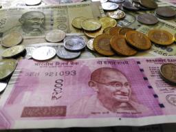 रेल्वे स्थानकावर भीक मागण्याऱ्या व्यक्तीकडे सापडले ‘एवढी’ रक्कम