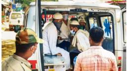 संतापजनक! डॉक्टर आणि आरोग्य कर्मचाऱ्यांच्या अंगावर थुंकल्याचा आरोप!