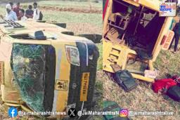 गोंदियात स्कुल व्हॅन पलटी होऊन 10 विद्यार्थी जखमी