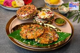 Fasting Recipes: उपवासाच्या दिवसांसाठी परफेक्ट; साबुदाणा थालीपीठ तयार करा मिनिटांत; वाचा रेसिपी