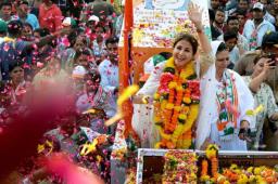 राजकारणाची चंदेरी दुनिया….
