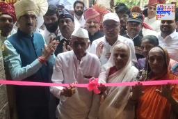 इतिहासात पहिल्यांदाच स्वातंत्र्य सैनिकाच्या हस्ते पालकमंत्री कार्यालयाचं उद्घाटन