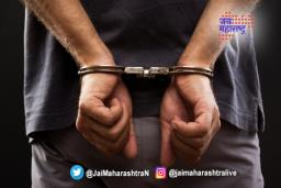 डोळ्यात मिरचीपूड टाकत तलाठ्यावर चाकूने वार