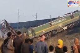VIDEO : एकाच मार्गावर आल्याने 2 ट्रेन समोरासमोर धडकल्या, भीषण अपघातात मोठे नुकसान