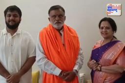 Nashik: ठाकरेंच्या खासदारांनी घेतली भाजपच्या पदाधिकाऱ्यांची भेट