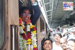 Surekha Yadav: आशियातील पहिली महिला लोको पायलट सुरेखा यादव 36 वर्षांच्या सेवेनंतर निवृत्त