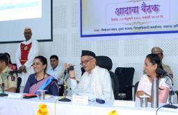 राज्यपालांनी घेतला रायगड जिल्ह्यातील विकासकामांचा आढावा