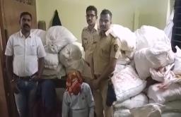 घरावर धाड टाकत पोलिसांकडून 2.35 लाखांचा गुटखा जप्त