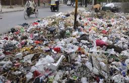 कचराकुंडीच्या तुटवड्यामुळे वसई विरारमध्ये घाणीेचे साम्राज्य