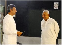 काँग्रेसच्या उमेदवारीमुळे वाड्यावर कुरबुरी