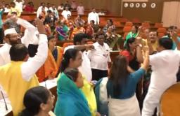 सावरकरांच्या मुद्द्यावरून नाशिक महापालिकेत गदारोळ