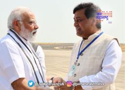 नांदेडमध्ये मोदी – चव्हाण भेट