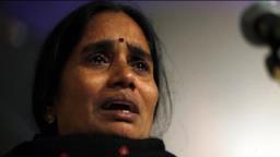 निर्भयाच्या नराधमांना 1 फेब्रुवारीलाही फाशी नाहीच, दोषींच्या वकिलाचं निर्भयाच्या मातेला आव्हान