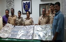 जुन्या 500 आणि 1000 च्या नोटा पोलिसांकडून हस्तगत