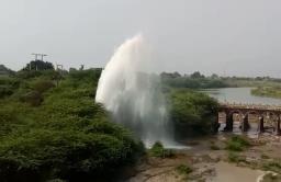 पाईपलाईन फुटल्याने हजारो लीटर पाण्याची नासाडी