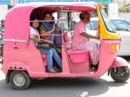 महिलांसाठी खुशखबर! नाशिकमध्ये धावणार आता ‘पिंक रिक्षा’…