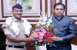 प्रशांत घरत यांना राष्ट्रपती पुरस्कार मिळावा यासाठी पाठपुरावा करणार – आदिती तटकरे