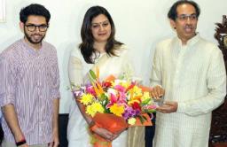 शिवसेनेकडून राज्यसभेसाठी प्रियंका चतुर्वेदी यांना उमेदवारी