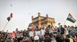 शांतीपूर्ण आंदोलनांचे धडे तरुणाईकडून घ्या, न्यायालयाकडून कौतुक