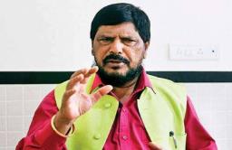 रामदास आठवलेंची नववर्षासाठीची कविता