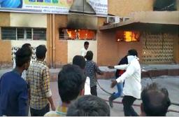 रेल्वे स्थानकावरील वेटींग रुमला आग