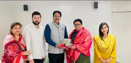 राज आणि हर्षवर्धन यांची भेट