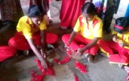 #Rakshabandhan सीमेवरील सैनिक बंधूंसाठी विद्यार्थिनींनी बनवल्या राख्या!