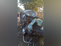 ट्रकची कारला धडक, ६ जणांचा मृत्यू