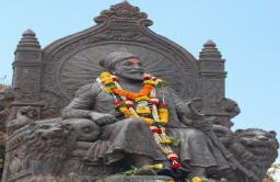 ‘आज के शिवाजी -नरेंद्र मोदी’ पुस्तकावरुन सोशल मीडियावर संताप
