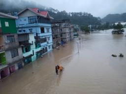 सिक्कीममध्ये ढगफुटीनंतर पूर, वाहून गेले २३ जवान