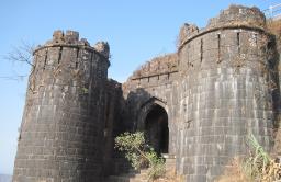 सिंहगड किल्ला एक महिना पर्यटकांसाठी बंद
