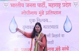 पंकजा मुंडे यांच लाक्षणिक उपोषण मागे