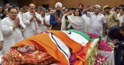 #SushmaSwaraj पंचत्वात विलीन, मुलीने दिला मुखाग्नि