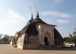 अद्भूत मंदिर, उन्हाळ्यात देतं आगामी वर्षाऋतूची ‘अशी’ वर्दी!
