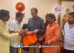 उद्धव गटाकडून गणेश पूजन साहित्याचे वाटप