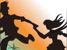 जेव्हा नवऱ्याचे वडिल आणि नवरीची आईच जातात सोबत पळून