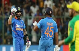 ICC ODI Rankings : टीम इंडियाच्या विराट-रोहितचं स्थान कायम, गब्बर धवनची ‘या’ क्रमांकावर झेप