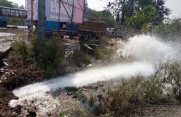 जलवाहिनी फुटल्याने लाखो लिटर पाण्याची नासाडी