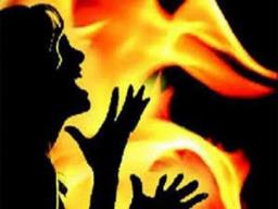 औरंगाबादमध्ये घरात घुसून बारचालकाने महिलेला जाळलं