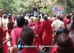 ओशो अनुयायांवर पोलिसांचा लाठीमार