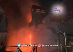 कमला नगर झोपडपट्टीत आग; 25 घरे खाक