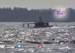 गोव्यातील मिरामार समुद्रात बोट बुडाली