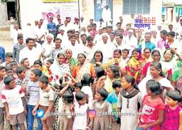 ग्रामस्थांनी गावच काढले विक्रीला
