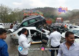 मुंबई – पुणे द्रुतगती महामार्गावर विचित्र अपघात