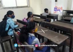 मुंबईत अखेर शाळांची घंटा वाजली
