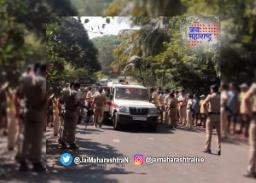 राजापूर येथे पोलीस व्हॅन उलटून अपघात