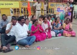 राणा दाम्पत्याच्या घराबाहेर शिवसैनिकांचं भजन