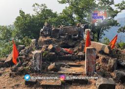 रायगडावर नमाज पठण