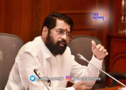 शिंदे गटाची स्वतंत्र बैठक…