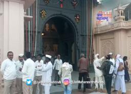 शेगावात भक्तांची मांदियाळी